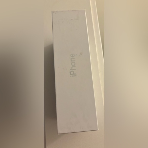 iPhone XS box with Wall Charger - Picture 5 of 5